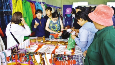 肃北县中蒙贸易交流商品展示会开幕