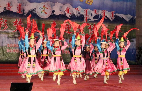 肃北县党城湾镇那达慕系列活动专场文艺演出(图)