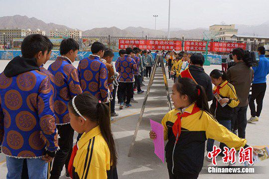 甘肃肃北“流动博物馆”进校园丰富学生“第二课堂”