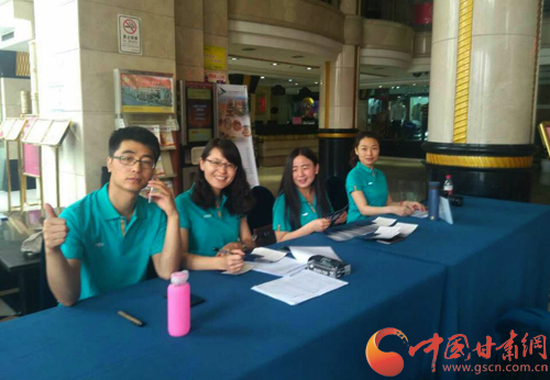 首批参加全国百家网络媒体行记者抵兰