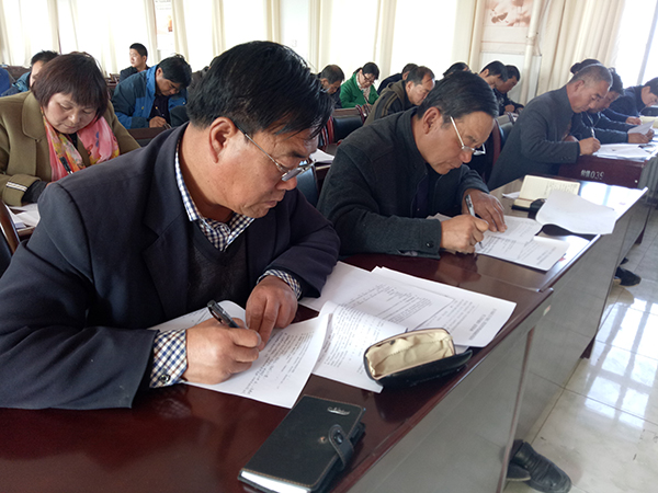 图为培训会后考试