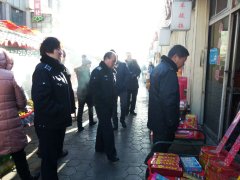 玉门老市区城管执法大队 ----规范春节市场 为市民营造安全文明购物环境