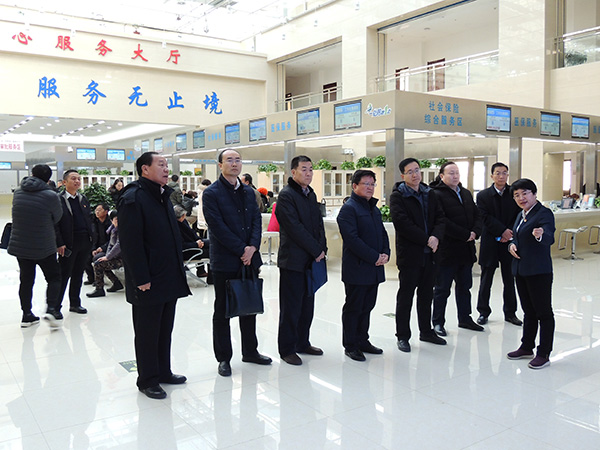 省委考核组一行视察玉门市民中心