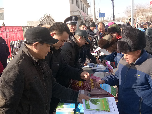 敦煌市“林果技术进万家”活动受热捧